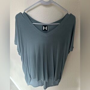 Women’s SMALL top